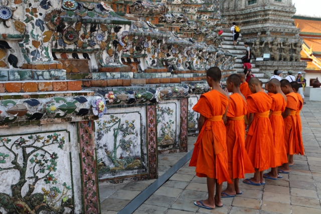 タイ　長寿祝い　仏教の国