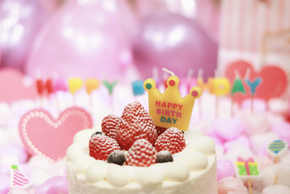 誕生日　イベント　サプライズ　ケーキ　パーティー